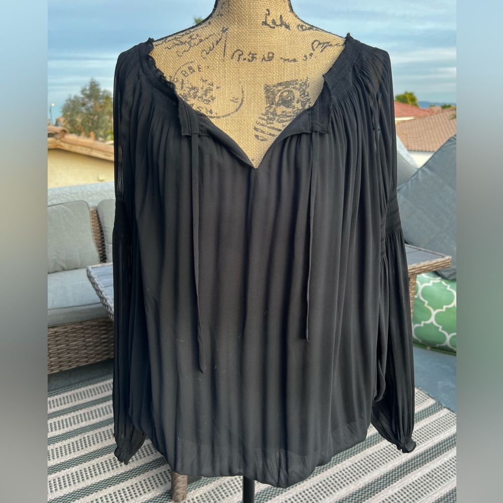 EXPRESS LOSSE FLOWY BLACK DRESS SHIRT